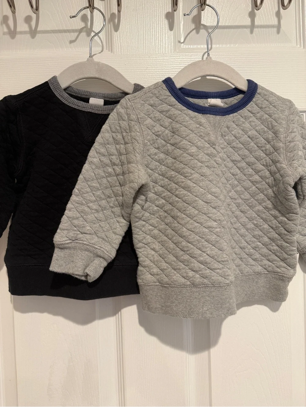 GAP Toddler Boys 2T Quilted Sweatshirt Bundle 2 Pack Gray Black Crewneck Tops